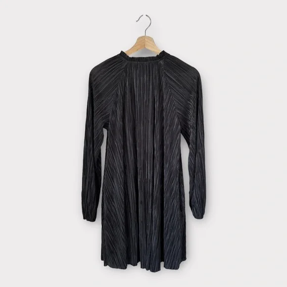 Banana Republic Long Sleeve Plisse Dress, size XS - Picture 2 of 5